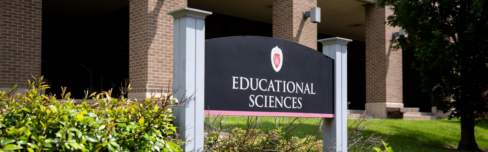 a sign that says educational sciences